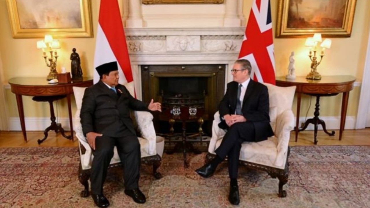 Prabowo Subianto melakukan pertemuan dengan Perdana Menteri (PM) Inggris, Keir Starmer di Kantor PM Inggris, London (Sekretariat Presiden)