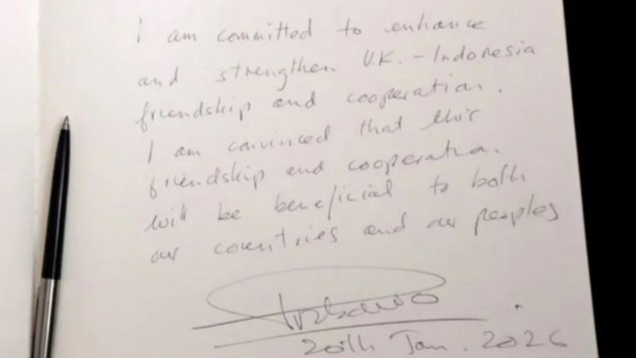 Catatan tangan Presiden Prabowo Subianto disela-sela kunjungan kenegaraannya di London, Inggris, Selasa, 20 Januari 2026. ANTARA/Instagram/@sekretariat.kabinet. (Antara)