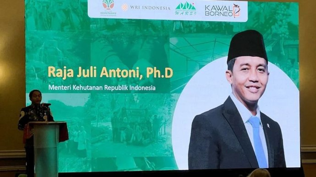 Menteri Kehutanan Raja Juli Antoni berbicara dalam Acara Lesson Learned Workshop bertajuk Bergerak dari Tapak: Menyemai Perhutanan Sosial yang Inklusif untuk Hutan Lestari dan Masyarakat Sejahtera di Jakarta, Kamis, 19 Februari 2026. ANTARA/Harianto (Antara)