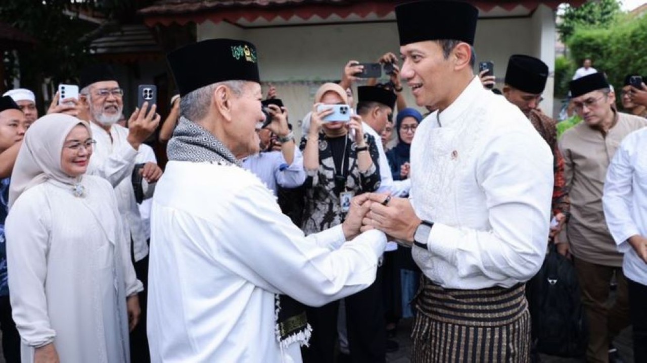 Menteri Koordinator Bidang Infrastruktur dan Pembangunan Kewilayahan, Agus Harimurti Yudhoyono (AHY), mengapresiasi peran Mathla’ul Anwar (MA) dalam bidang pendidikan, sosial, dan kemanusiaan.