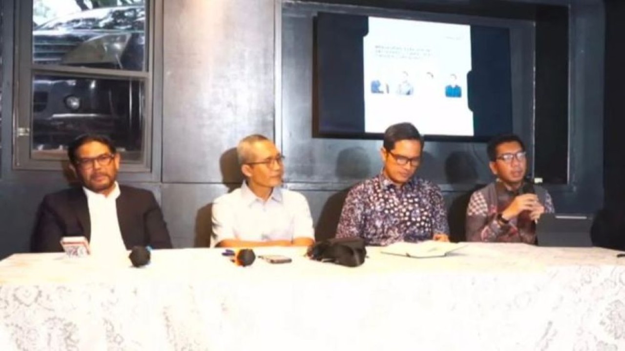 Tenaga Ahli Utama Bakom RI Kurnia Ramadhana (ujung kanan) dalam diskusi publik bertajuk "Menakar Batasan Hukum antara Keputusan Bisnis dan Tindak Pidana Korupsi". (Foto: Antara)