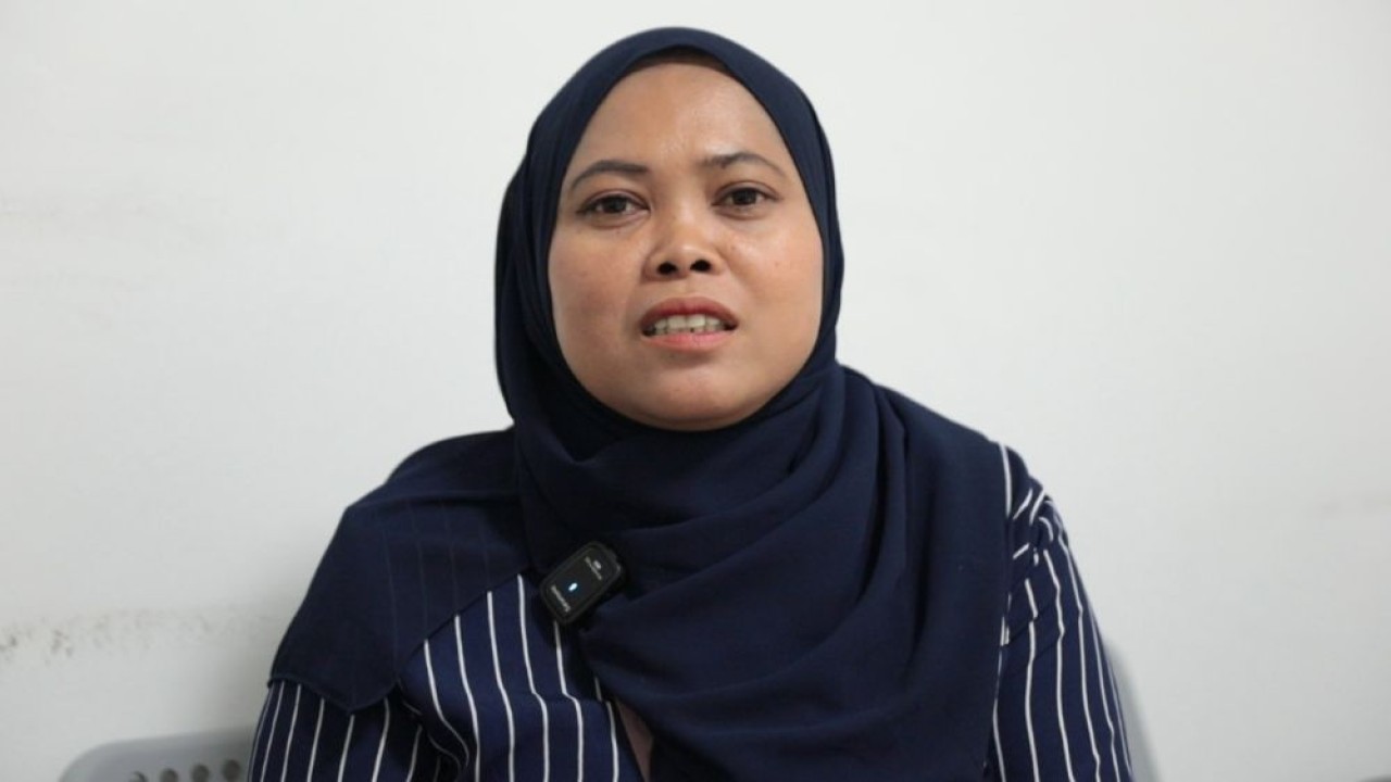 Siti Hariati (36), warga Bogor, Jawa Barat, yang setia mendampingi putranya menjalani cuci darah dua kali sepekan. (Foto: Dok/Istimewa)