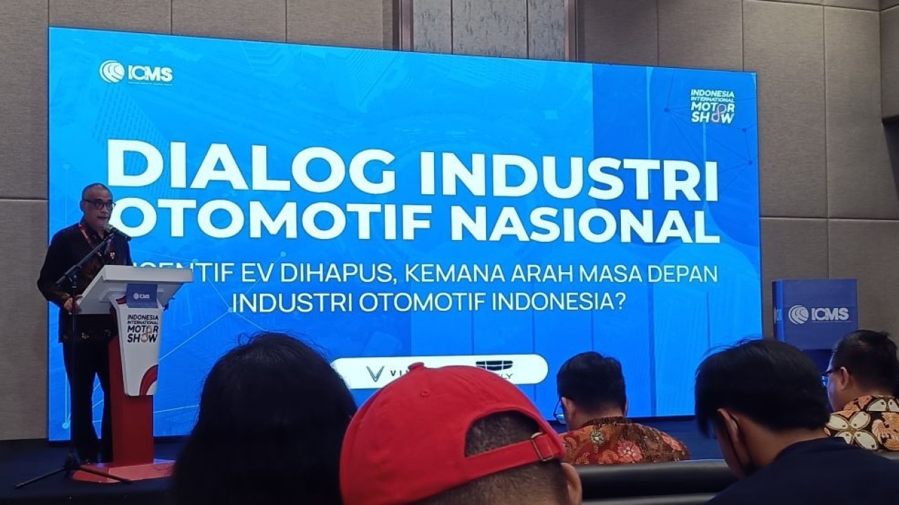 Indonesia Center for Mobility Studies (ICMS) menggelar Dialog Industri Otomotif Nasional dalam rangkaian agenda tahunan IIMS. (Foto: Adiantoro/NTV)