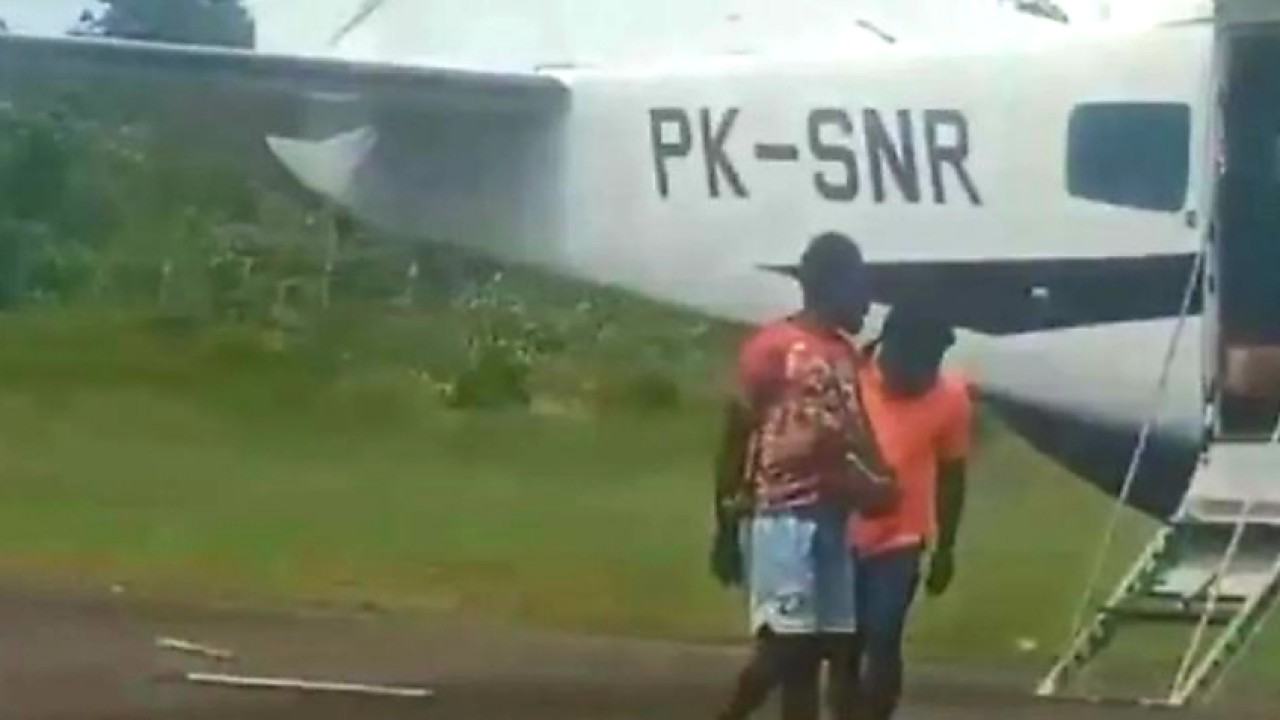 Pesawat Smart Air dengan nomor penerbangan PK-SNR ditembak KKB di Korowai, Kabupaten Boven Digoel, Papua Selatan. (Antara)