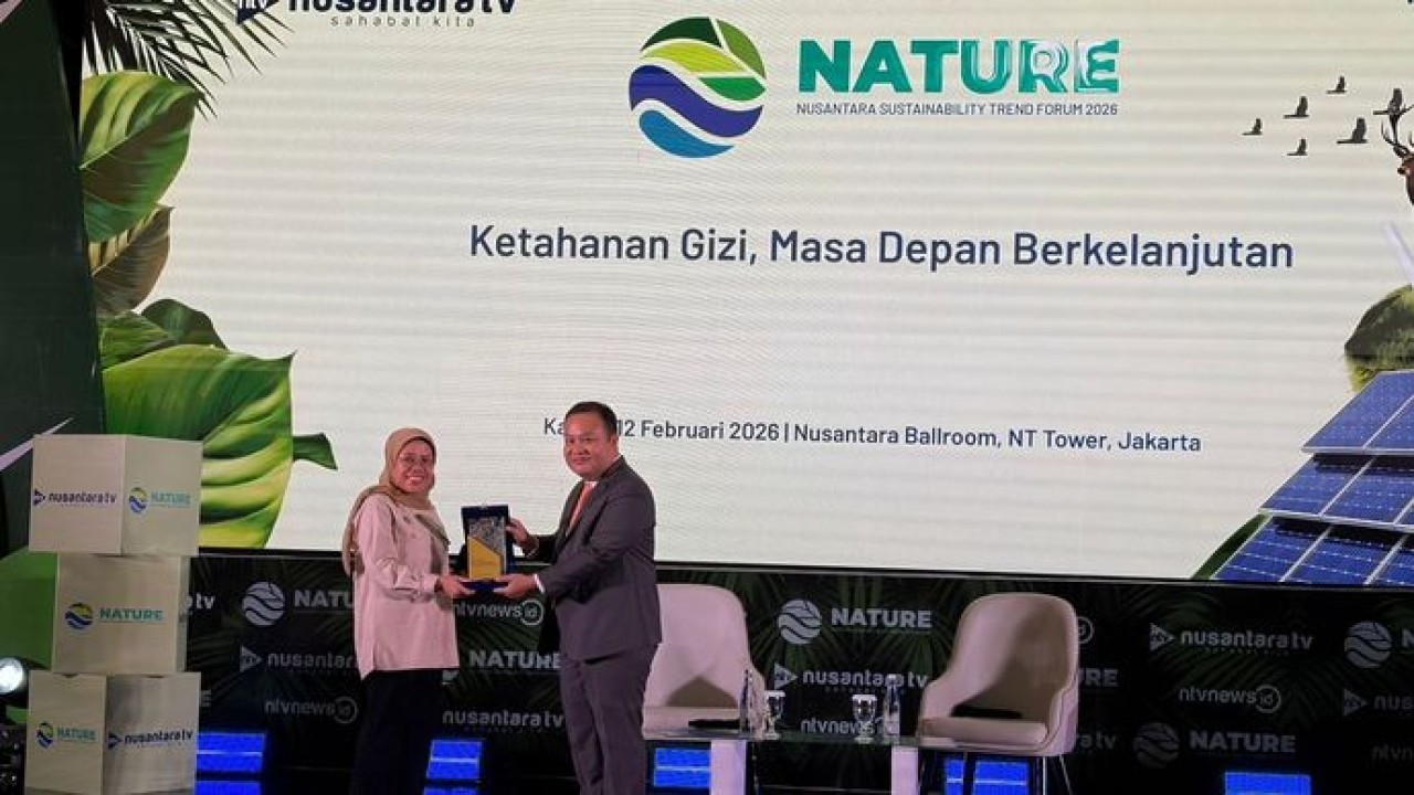 Dewan Pakar BGN, Prof. Ikeu Tanziha, MS bersama Direktur Nusantara TV Dimpos Tampubolon dalam forum Nusantara Sustainability Trend Forum (NATURE) 2026. (Ntvnews/Dedi)