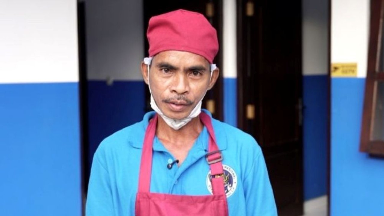Frederick Norewa, eks narapidana yang saat ini mengubah hidupnya dengan bergabung di Dapur MBG NTT. (Foto: Dok/Istimewa)
