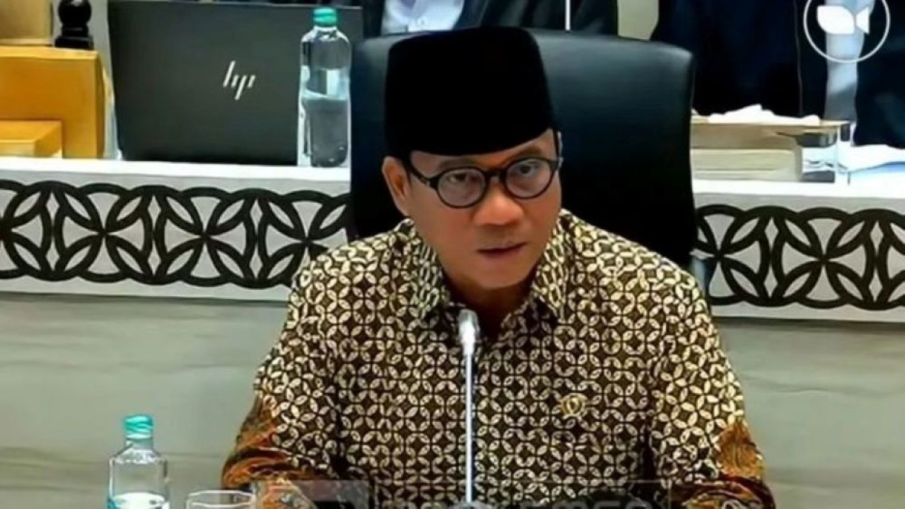 Tangkapan layar - Menteri Desa dan Pembangunan Daerah Tertinggal (Mendes PDT) Yandri Susanto menyampaikan paparan dalam rapat kerja (raker) bersama Komisi V DPR RI di Kompleks Parlemen, Jakarta, Selasa, 3 Februari 2026. (Foto: ANTARA/Tri Meilani Ameliya)
