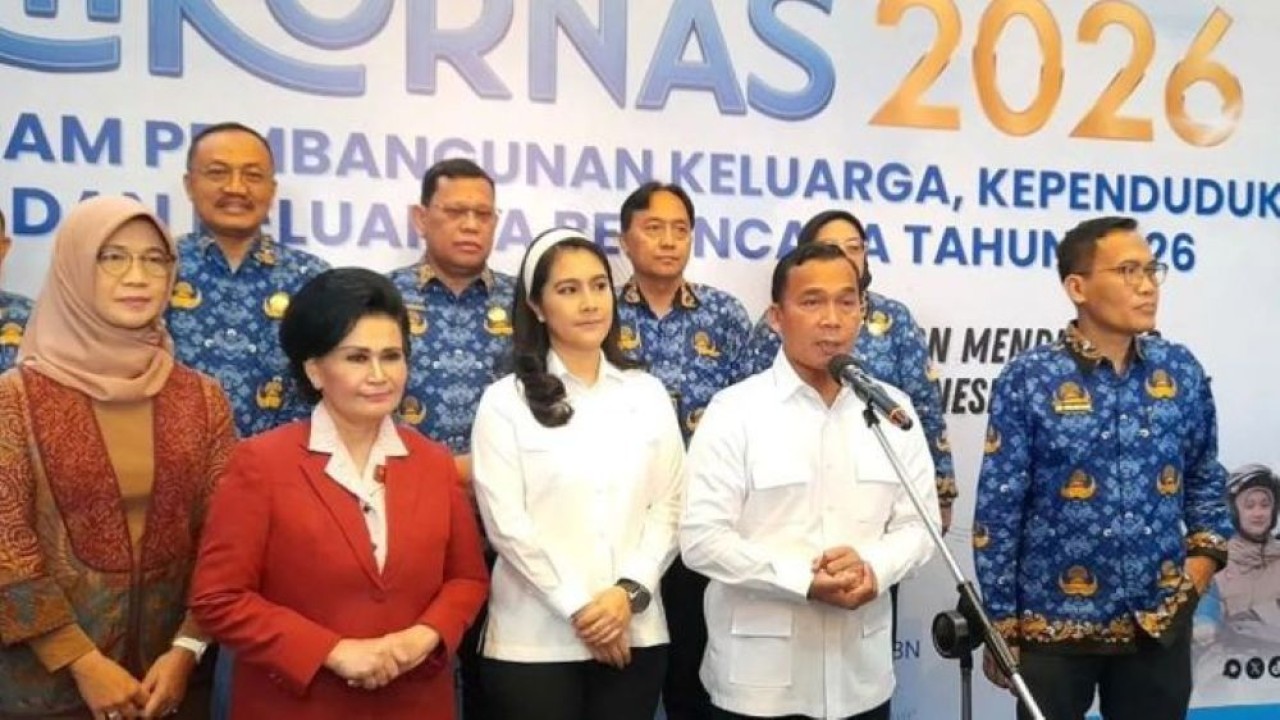 Mendukbangga/Kepala BKKBN Wihaji (depan, kedua dari kanan) ditemui media usai acara Rapat Koordinasi Nasional (Rakornas) terkait Program Pembangunan Keluarga, Kependudukan, dan Keluarga Berencana (Bangga Kencana) di Jakarta, Kamis, 12 Februari 2026. (Foto: ANTARA/Lintang Budiyanti Prameswari)