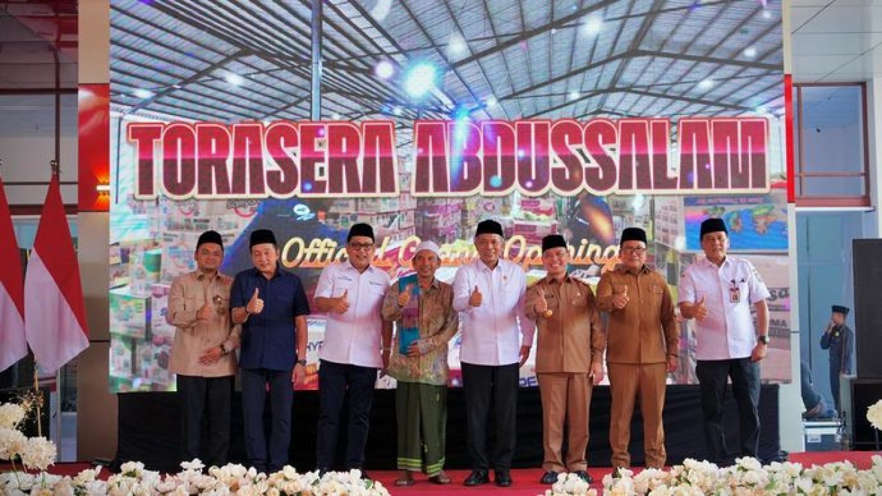 Menkop Ferry Resmikan TORASERA di Kubu Raya, Dorong Koperasi Jadi Pusat Distribusi Ekonomi Rakyat. (Kemenkop)