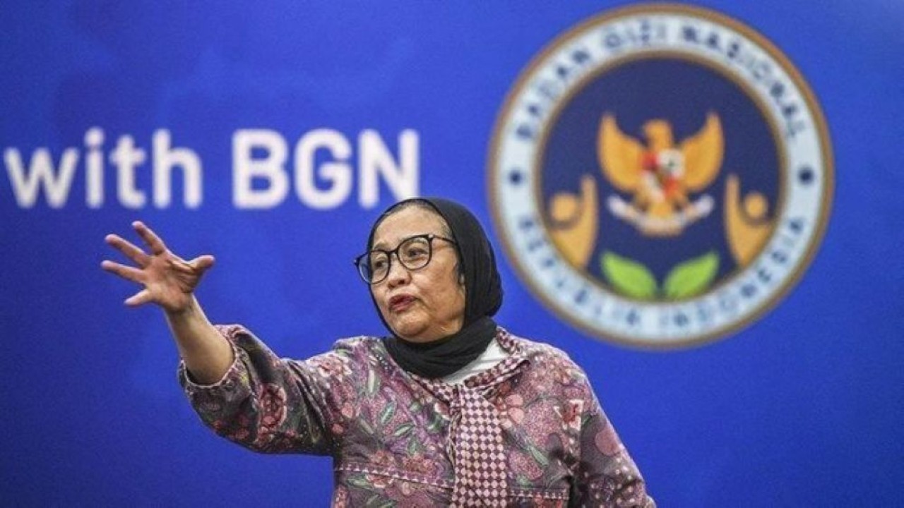 Wakil Kepala Badan Gizi Nasional (BGN) Nanik S. Deyang memberikan keterangan kepada wartawan di Kantor Badan Gizi Nasional (BGN) di Jakarta, Jumat 26 September 2025. (Foto: ANTARA FOTO/Galih Pradipta/aa)