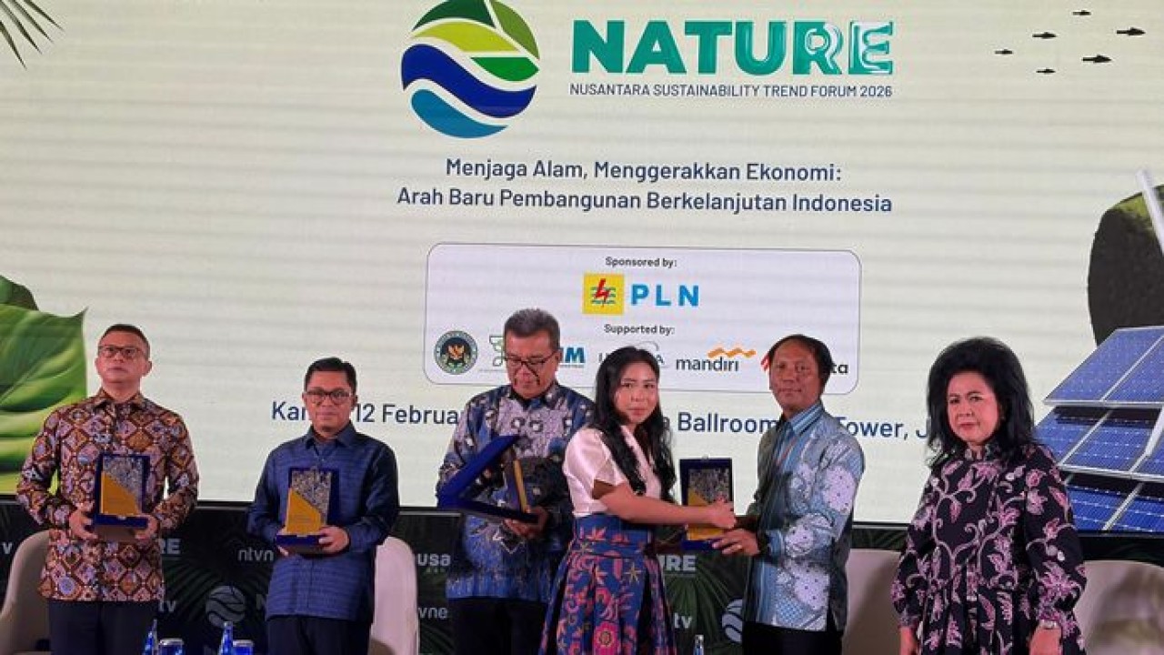 Ronny Afrianto VP PLN bersama Grace Tampubolon (NTVNews.id: Dedi)