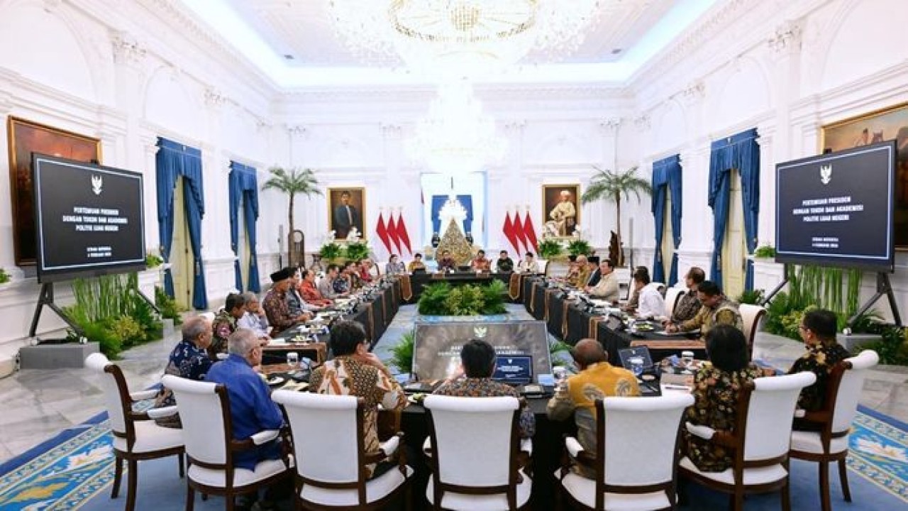 Presiden Prabowo Subianto menggelar pertemuan bersama tokoh dan akademisi politik luar negeri di Istana Merdeka, (Istimewa)