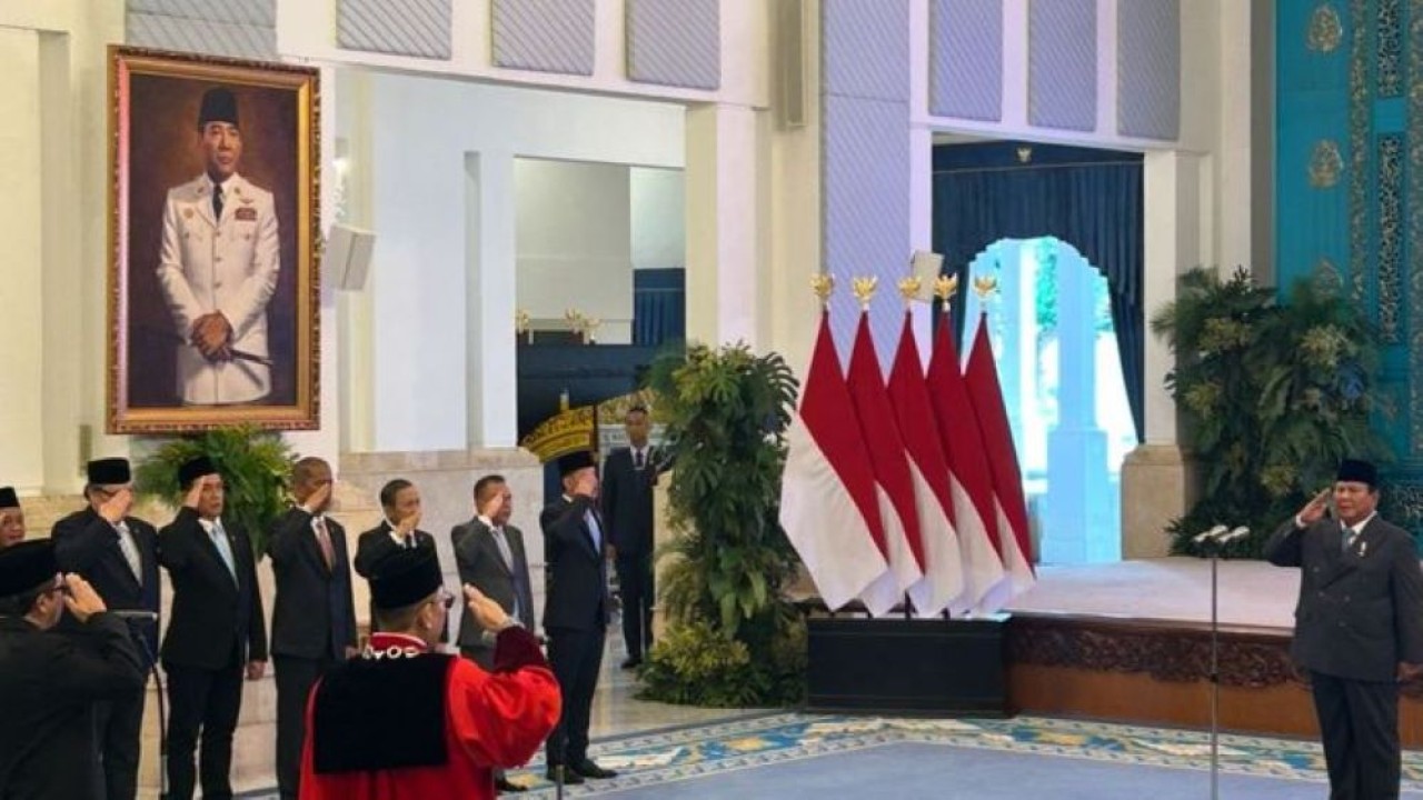 Prabowo Saksikan Sumpah MK dan Melantik Wakil Menteri Keuangan di Istana Negara (NTVnews)