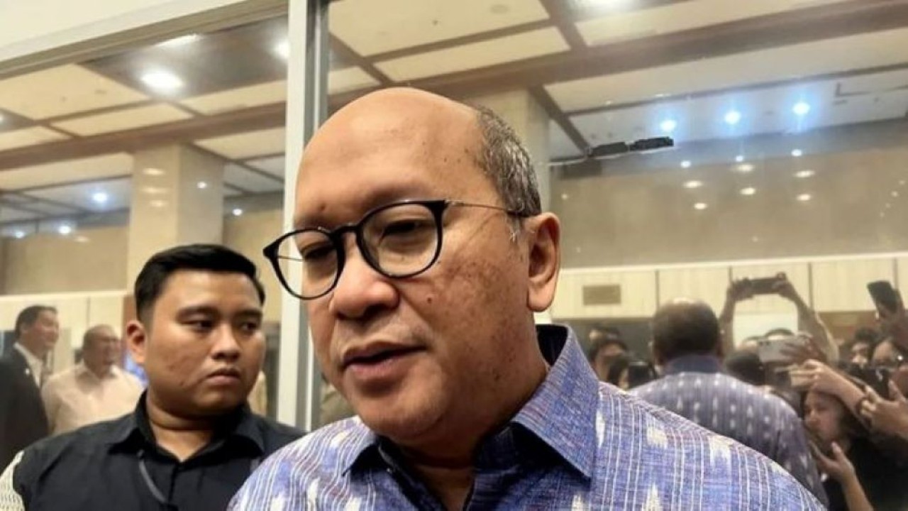 CEO Badan Pengelola Investasi Daya Anagata Nusantara (BPI Danantara) Rosan Roeslani memberi keterangan ketika dijumpai selepas rapat dengan Komisi VI DPR RI di Kompleks Parlemen Senayan, Jakarta, Rabu, 4 Februari 2026. ANTARA/Putu Indah Savitri/pri. (Antara)