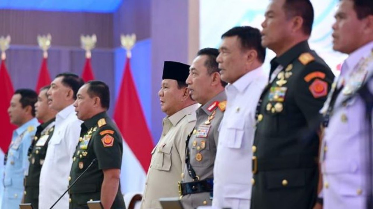 Presiden Prabowo Subianto memberikan taklimat kepada para peserta Rapat Pimpinan (Rapim) TNI dan Polri yang digelar di Istana Kepresidenan Jakarta (Sekretariat Presiden)