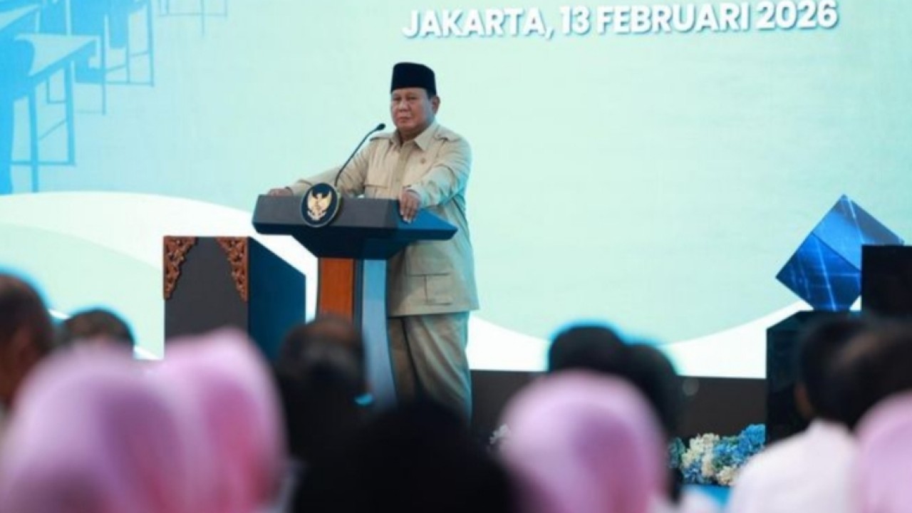 Presiden Prabowo Subianto berpidato dalam agenda Groundbreaking 1.179 Satuan Pelayanan Pemenuhan Gizi (SPPG) di Palmerah. (Sekertariat Kepresidenan)
