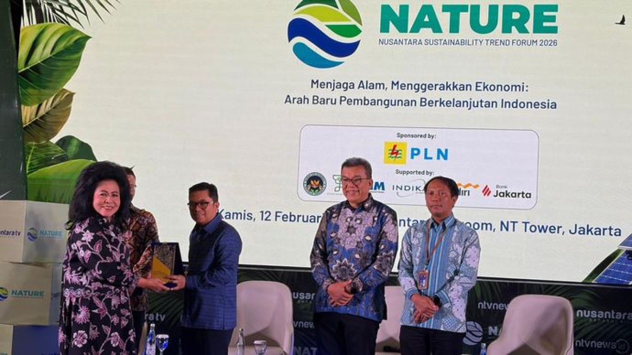 Direktur Utama PT Transportasi Jakarta (Transjakarta), Welfizon Yuza dan Ibu Preskom NT Corp Lince Berliana Tobing (Dok NTVNews.id: Dedi)