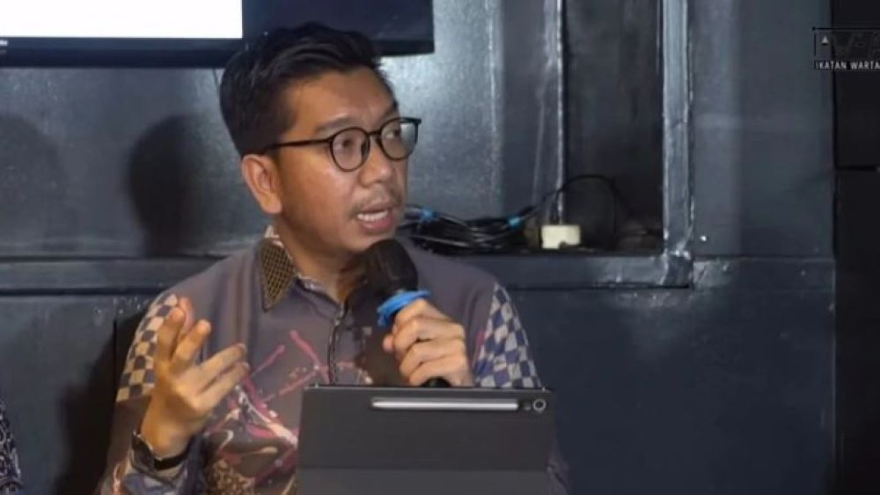 Tenaga Ahli Utama Badan Komunikasi Pemerintah Republik Indonesia (Bakom RI) Kurnia Ramadhana dalam diskusi publik bertajuk Menakar Batasan Hukum antara Keputusan Bisnis dan Tindak Pidana Korupsi, di Jakarta. (Antara)