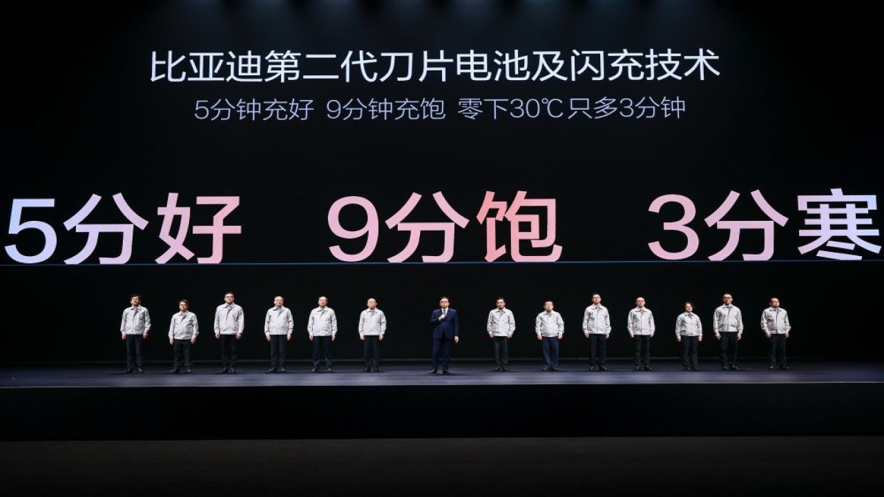 Chairman dan President BYD, Wang Chuanfu, dan tim BYD. (Foto: Dok/Istimewa)