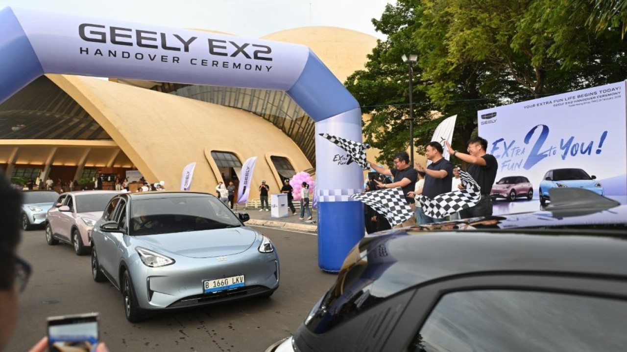 Geely resmi menyerahkan lebih dari 5.000 unit Geely EX2 ke konsumen di Indonesia dan Thailand. (Foto: Dok/Adiantoro/NTV)