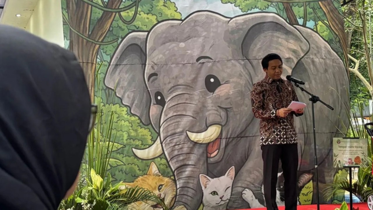 Menhut Raja Juli Antoni memberikan sambutan saat membuka kegiatan sterilisasi kucing dan Kementerian Kehutanan Ramah Hewan di Jakarta, Kamis (12/3/2026) ANTARA/Prisca Triferna (Antara)
