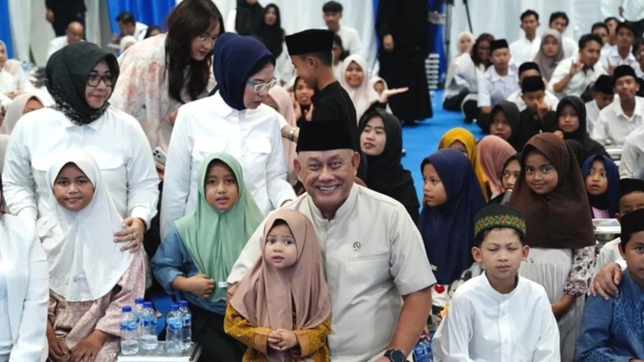 Kepala BGN Dadan HIndayana (tengah, berkopiah) dalam acara buka bersama di Bogor, Jawa Barat, Rabu (18/3/2026). ANTARA/HO-BGN. (Antara)