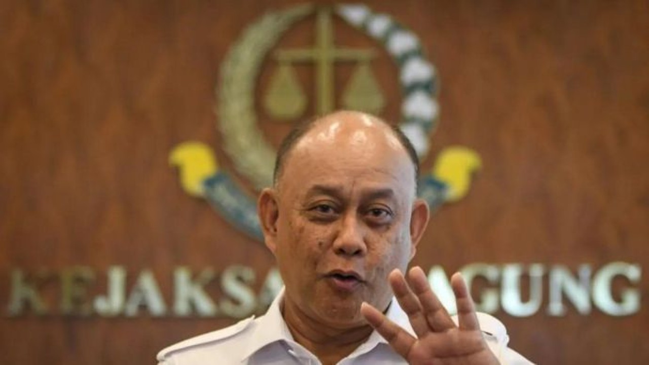 Kepala Badan Gizi Nasional (BGN) Dadan Hindayana menyampaikan keterangan kepada wartawan usai bertemu dengan Jaksa Agung ST Burh. ANTARA FOTO/Aditya Pradana Putra/nz. (Antara)