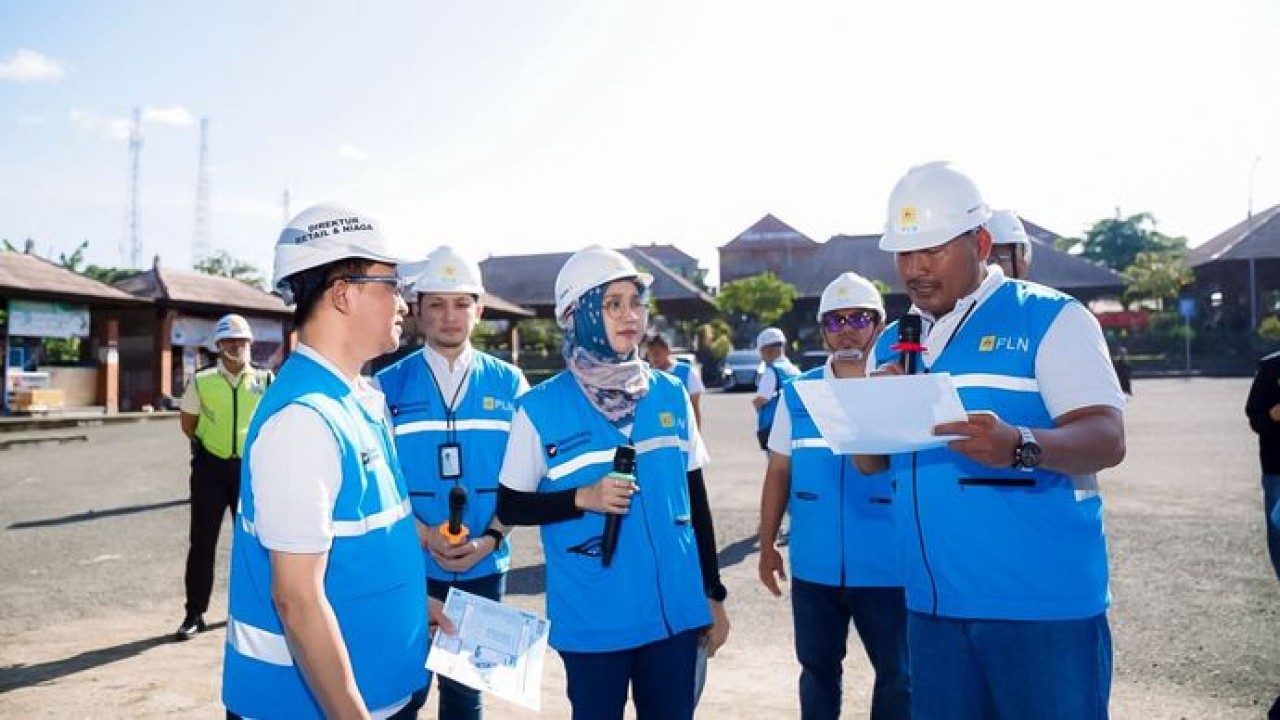 PT PLN (Persero) memastikan kesiapan Posko Siaga PLN dan Stasiun Pengisian Kendaraan Listrik Umum (SPKLU) di jalur strategis mudik Jawa menuju Bali. (Dok.Ntvnews.id)