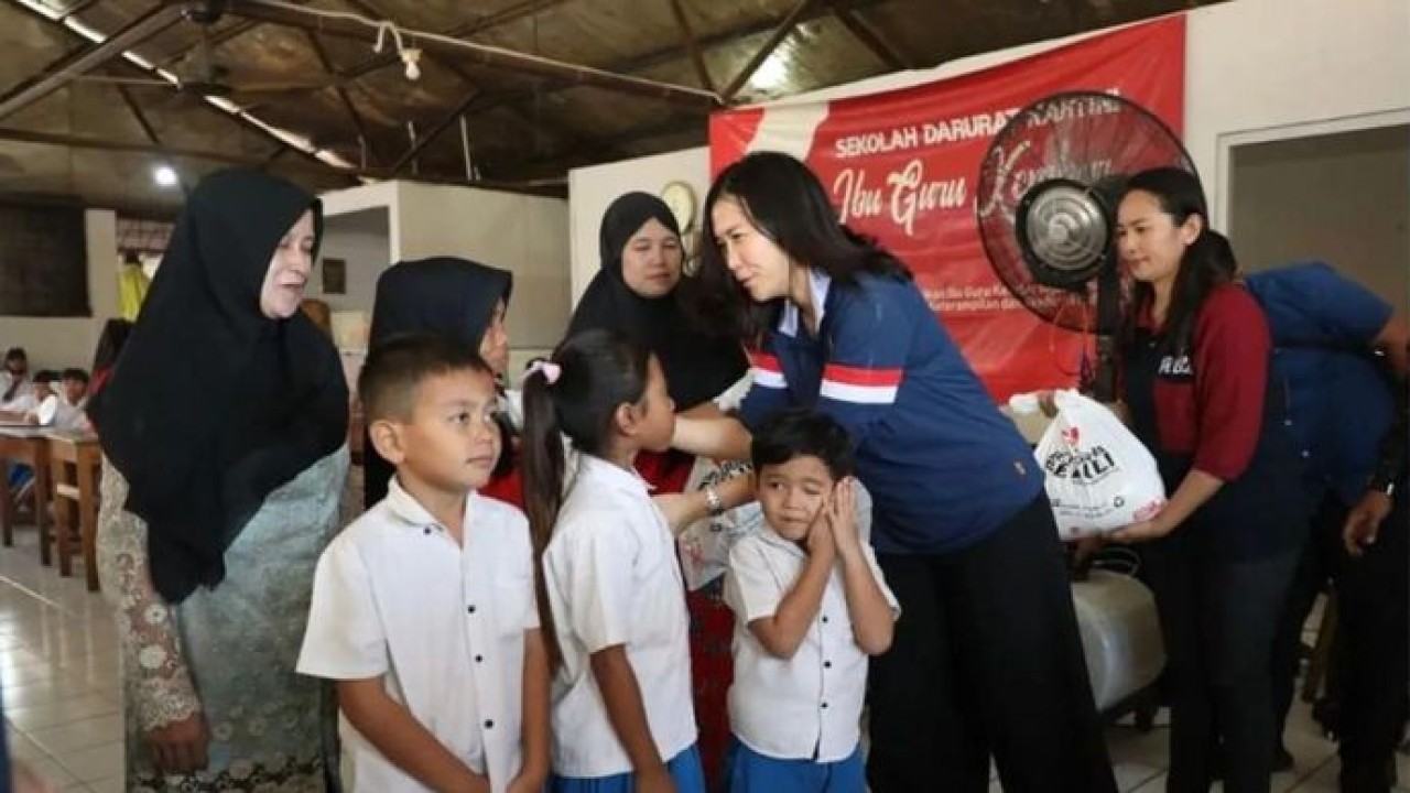 KemenPPPA menggelar bakti sosial bersama Artha Graha Peduli di Sekolah Darurat Kartini, Jakarta Utara, Selasa (17/3/2026). ANTARA/HO-KemenPPPA. (Antara)