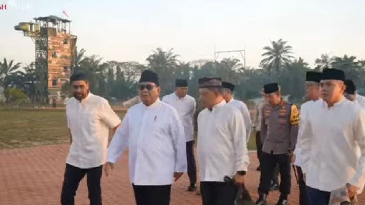 Prabowo Subianto tiba di Masjid Darussalam untuk menunaikan salat Idulfitri 1447 Hijriah, Sabtu, 21 Maret 2026 (Tangkapan Layar)