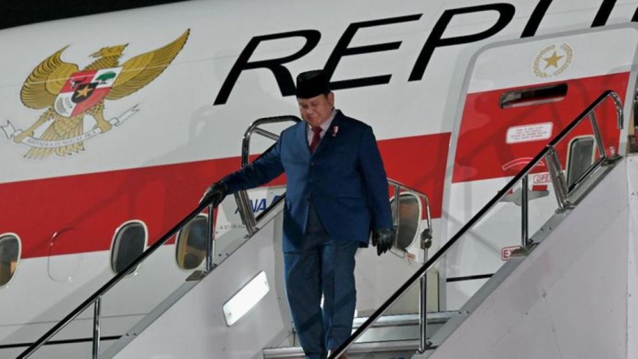 Presiden Prabowo Subianto tiba di Bandar Udara Haneda, Tokyo, Jepang untuk melakukan kunjungan resmi perdananya sebagai Presiden Republik Indonesia. (Foto: Dok/Istimewa/Sekretariat Presiden)
