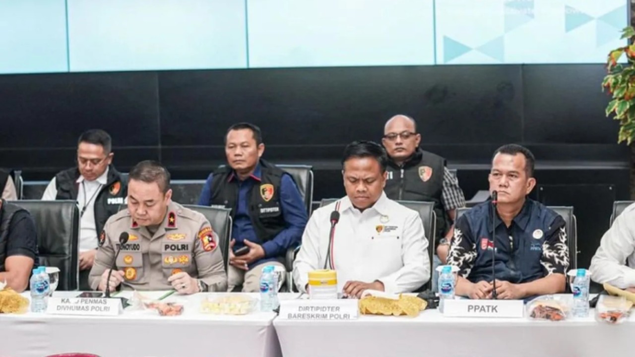 Konferensi pers pengungkapan kasus penyalahgunaan BBM dan LPG subsidi di Jakarta, Selasa (21/4/2026). ANTARA/HO-PT Pertamina Patra Niaga. (Antara)