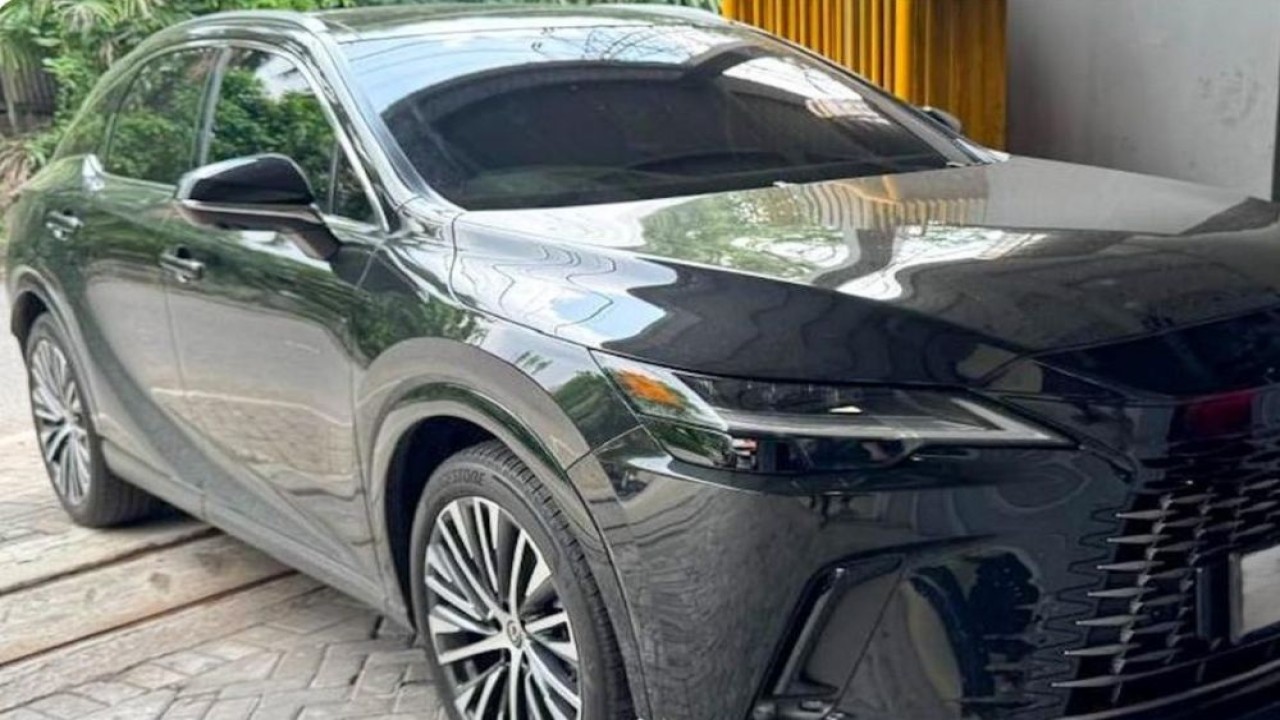 Mobil Lexus RX350 milik Andy Pratomo yang nyaris ditarik paksa debt collector. (Foto: Istimewa)
