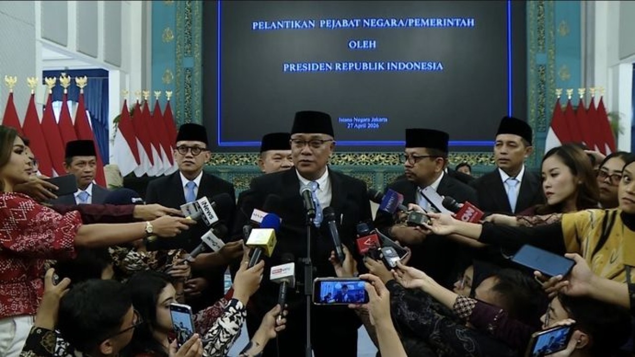 Dudung Abdurachman resmi dilantik sebagai Kepala Staf Kepresidenan (KSP) dan langsung menegaskan komitmennya untuk mengawal program prioritas Presiden Prabowo Subianto agar berjalan tuntas dan tepat waktu. (Antara)