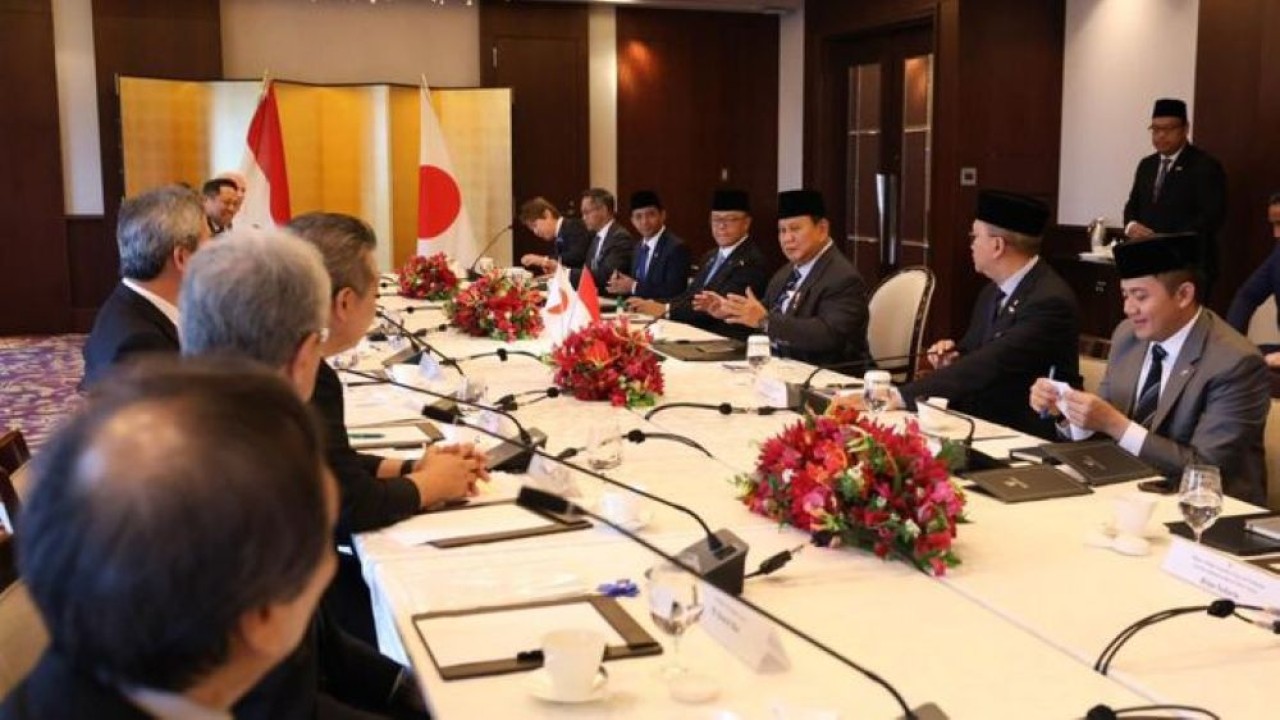 Presiden Prabowo Subianto melakukan pertemuan bersama 13 pimpinan perusahaan besar Jepang di Tokyo. (Foto: Sekretariat Presiden)