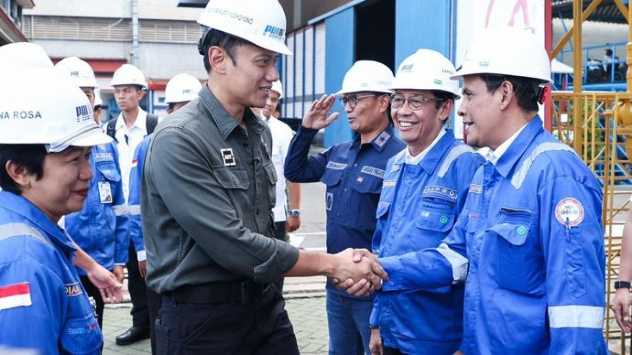 AHY tinjau PT PAL Indonesia (Kemenkoinfra)