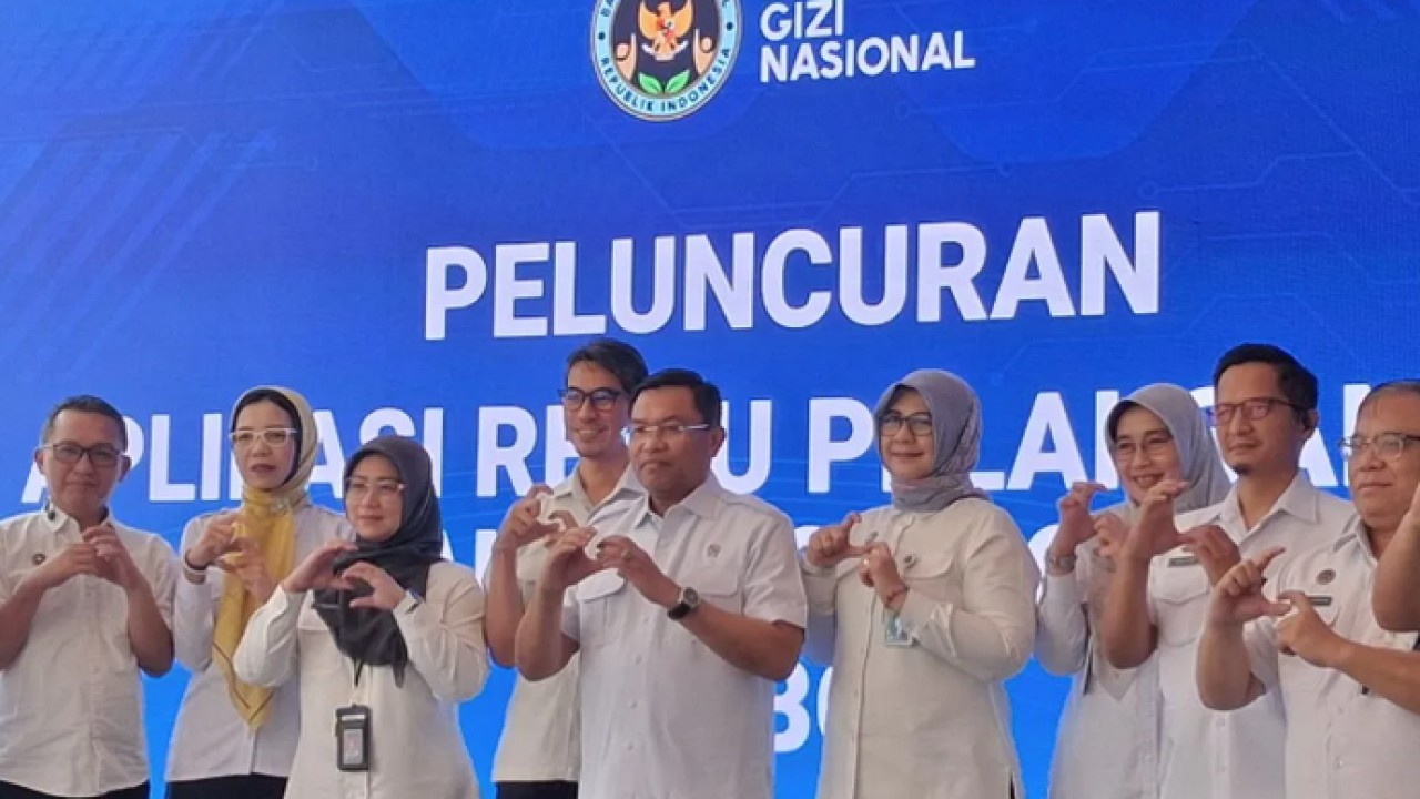 Wakil Kepala BGN Sony Sonjaya (depan, empat dari kiri) dalam peluncuran aplikasi (Antara)