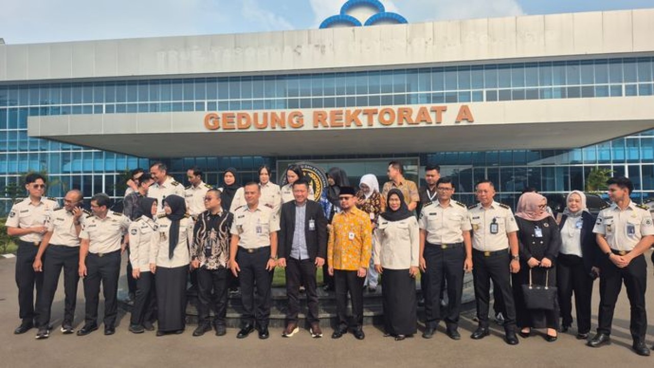 Bank Rakyat Indonesia (BRI) Branch Office (BO) Warung Buncit menandatangani Perjanjian Kerja Sama (PKS) dengan Politeknik Imigrasi dan Pemasyarakatan (Poltek Imipas). (DOK BRI)