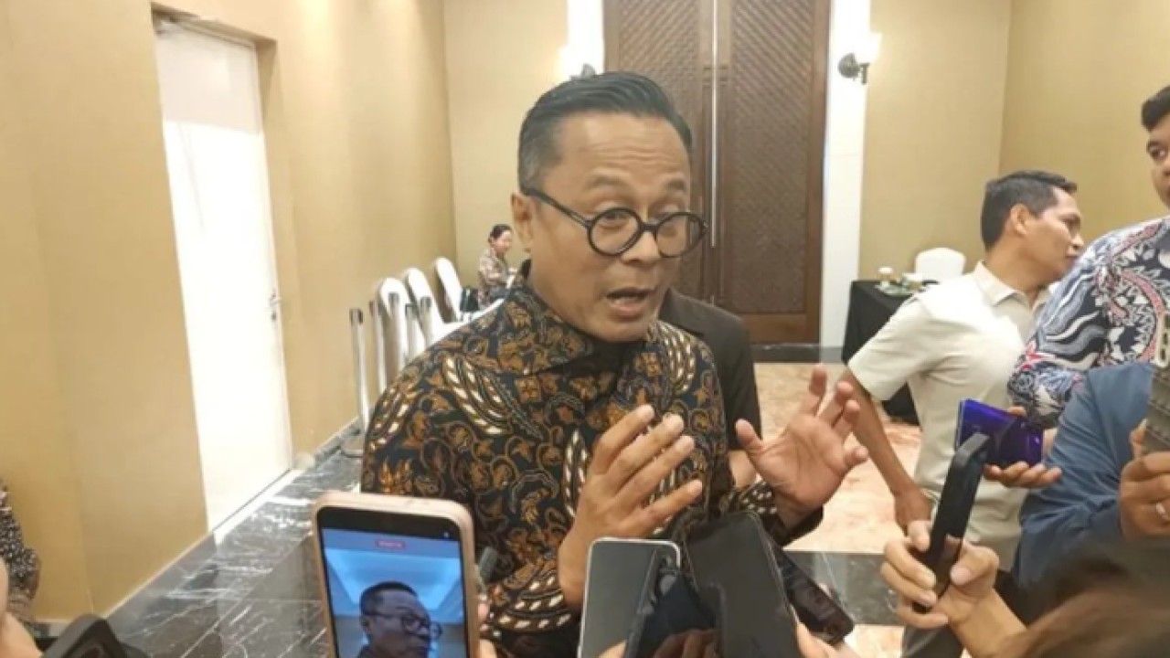 COO Danantara Indonesia Dony Oskaria memberikan keterangan kepada wartawan usai acara Peluncuran Kemitraan Strategis Danantara Indonesia Trust di Jakarta, Senin (25/5/2026). (ANTARA/Aria Ananda) (Antara)