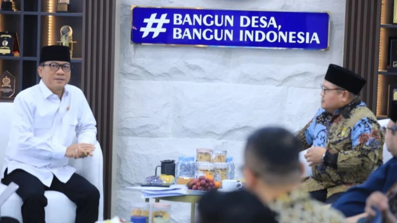 Menteri Desa dan Pembangunan Daerah Tertinggal (Mendes PDT) Yandri Susanto menerima audiensi Ketua Umum DPP LDII Dody Taufiq Wijaya beserta jajaran DPP LDII di Kantor Kemendes PDT, Jakarta, Senin (27/4/2026). ANTARA/HO-Humas Kemendes PDT. (Antara)
