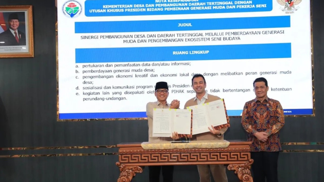 Menteri Desa dan Pembangunan Daerah Tertinggal (Mendes PDT) Yandri Susanto menandatangani nota kesepakatan bersama Utusan Khusus Presiden (UKP) Bidang Pembinaan Generasi Muda dan Pekerja Seni, Raffi Ahmad di Kantor Kemendes PDT, Kalibata, Jakarta, Selasa 28 April 2026, (ANTARA/HO-Humas Kemendes PDT) (Antara)