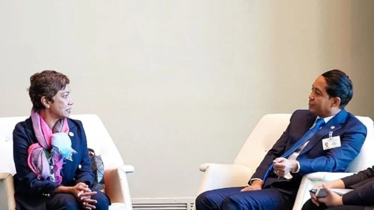 Menteri Kehutanan Raja Juli Antoni (kanan) melakukan pertemuan bilateral dengan Executive Director International Tropical Timber Organization (ITTO) atau Organsasi Industri Kayu Tropis Internasional Sheam Satkuru (kiri) di Markas Perserikatan Bangsa-Bangsa, New York, Amerika Serikat, Selasa 12 Mei 2026. ANTARA/HO-Kementerian Kehutanan/aa. (Antara)