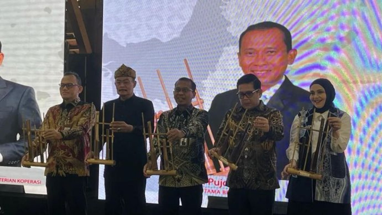 Kick Off kolaborasi BPJS Kesehatan dengan Koperasi Merah Putih untuk menjangkau layanan kepesertaan lebih luas yang diluncurkan di Kota Bandung, Kamis 21 Mei 2026. ANTARA/Asep Firmansyah (Antara)