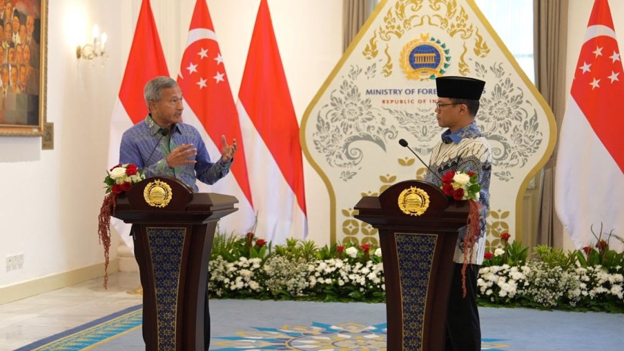 Menteri Luar Negeri Singapura Vivian Balakrishnan (kiri) bersama dengan Menteri Luar Negeri Sugiono, Selasa (12/5/2026). (Foto: Dok/Istimewa/Bakom RI)