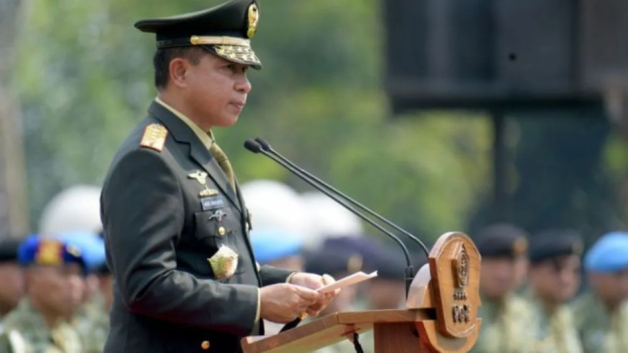 Panglima TNI Jenderal TNI Agus Subiyanto memberikan amanat saat upacara pelepasan 744 personel TNI yang tergabung dalam Satgas Kontingen Garuda (Konga) United Nations Interim Force in Lebanon (UNIFIL) ke Lebanon. Upacara itu digelar di Lapangan Mabes TNI, Cilangkap, Jakarta Timur, Kamis (21/5/2026). (Foto: ANTARA/Ho-Humas TNI AU)