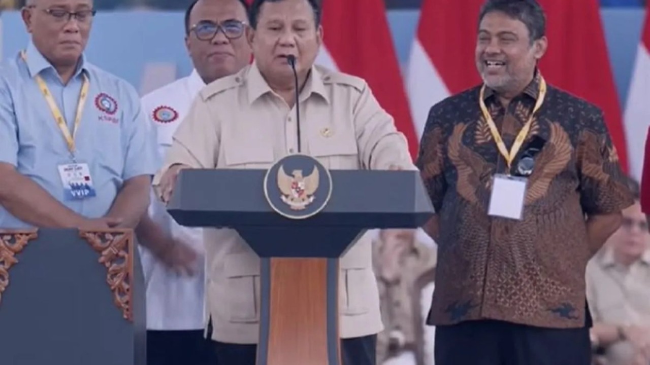 Tangkapan layar - Presiden Prabowo Subianto memberikan arahan saat Peringatan Hari Buruh Internasional di Monas, Jakarta, Jumat (1/5/2026). (ANTARA/YouTube/BPMI Sekretariat Presiden) (Antara)