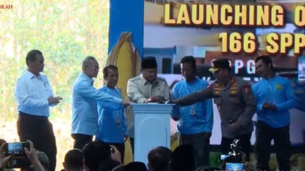 Presiden Prabowo Subianto meresmikan groundbreaking 10 gudang ketahanan pangan, peluncuran operasional Satuan Pelayanan Pemenuhan Gizi (SPPG) Polri, serta panen raya jagung di Tuban, Jawa Timur, Sabtu, 16 Mei 2026. (Foto: Istimewa)