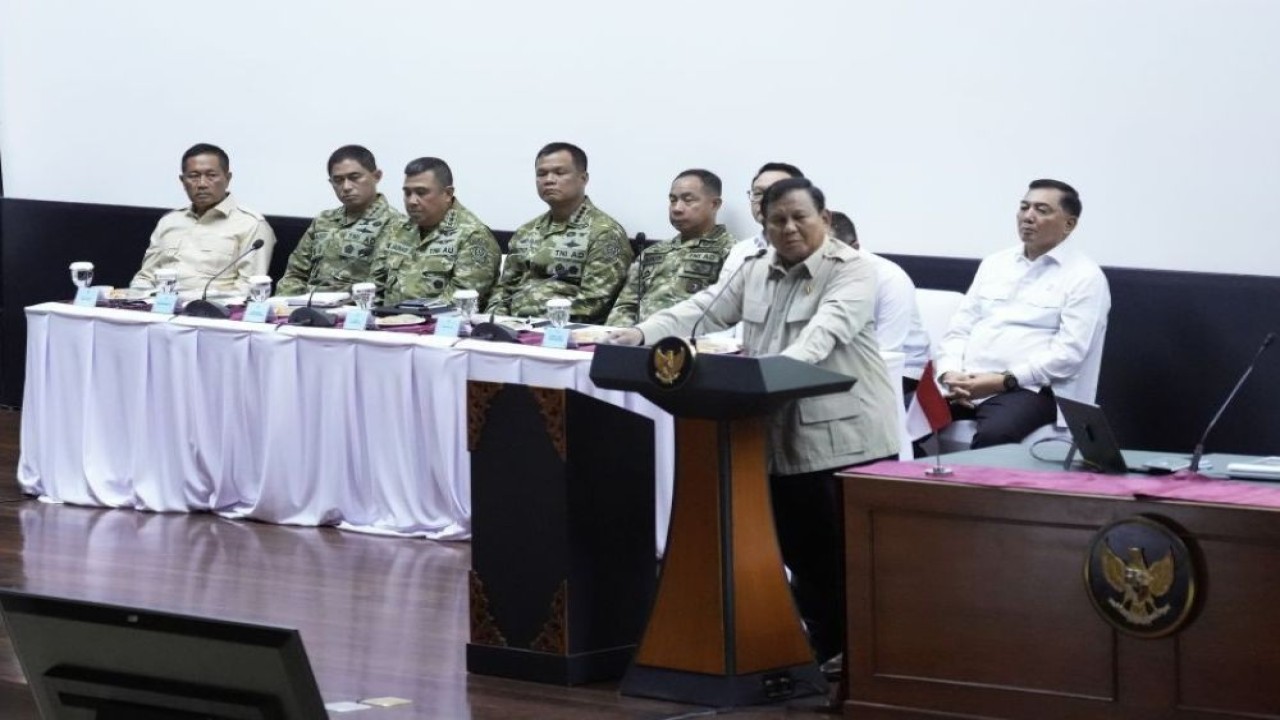 Presiden Prabowo Subianto memberikan taklimat atau pengarahan kepada 400 peserta angkatan pertama Program Presiden untuk Pemimpin Masa Depan (P3MD) di Hambalang, Kabupaten Bogor, Jawa Barat, Minggu (24/5/2026). (Foto: Dok/Istimewa/Bakom RI)