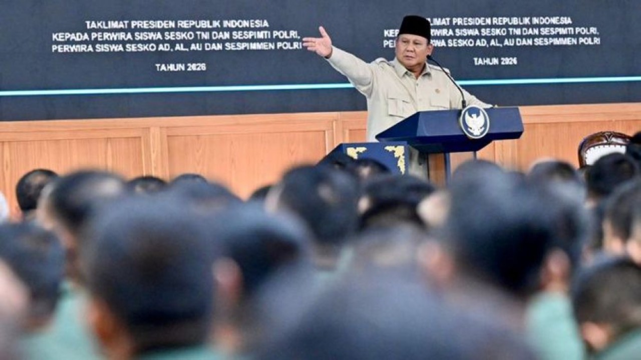 Presiden Prabowo Subianto memberikan taklimat kepada perwira siswa Sesko TNI dan Sespimti Polri, perwira siswa Sesko AD, AL, AU, dan Sespimmen Polri. (Foto: Setpres)