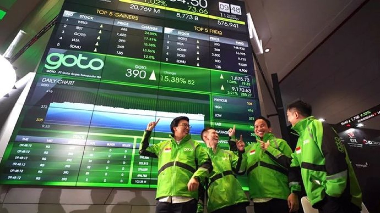 Grafik saham PT GoTo Gojek Tokopedia Tbk (GOTO) yang terlihat di monitor Bursa Efek Indonesia (BEI). (GoTo)
